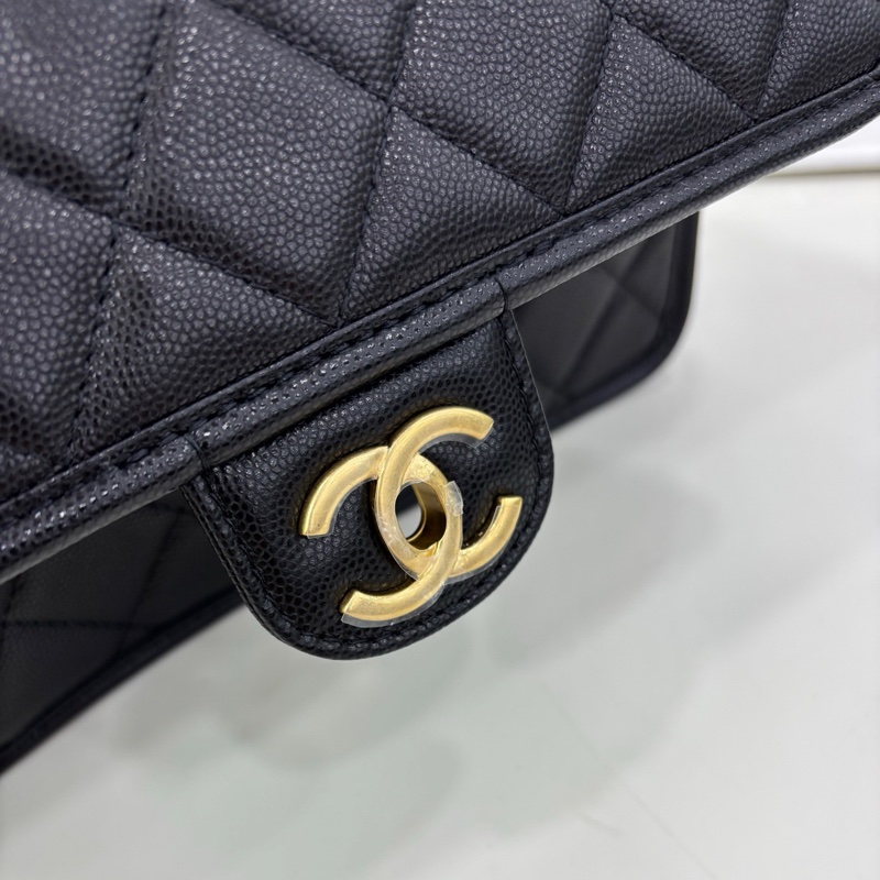 Chanel香奈兒 25B黑金荔枝皮金幣四葉草郵差包！晶片款 全新10.14購證-8