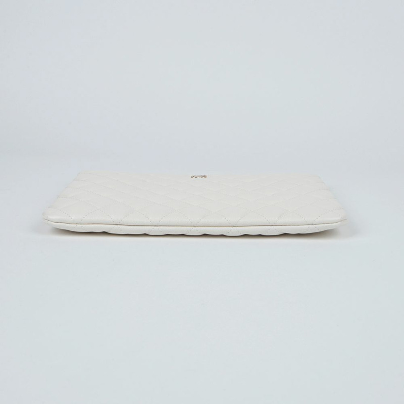 CHANEL Caviar Skin 經典新款中型手拿包 A82545-5