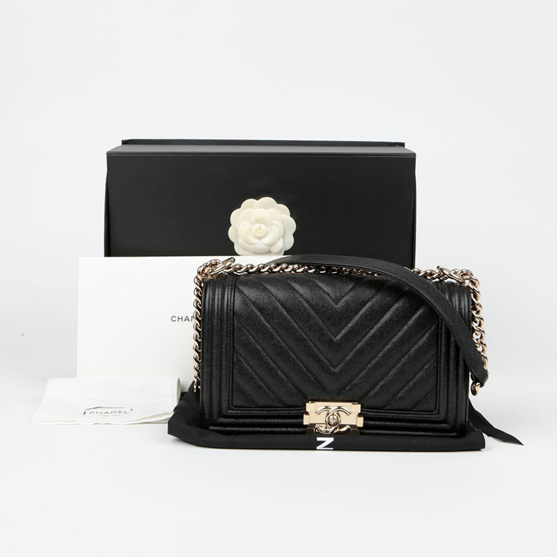CHANEL Caviar Skin Boy 中型單肩斜背包 A67086-0