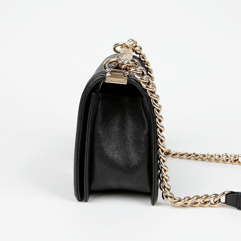CHANEL Caviar Skin Boy 中型單肩斜背包 A67086-4