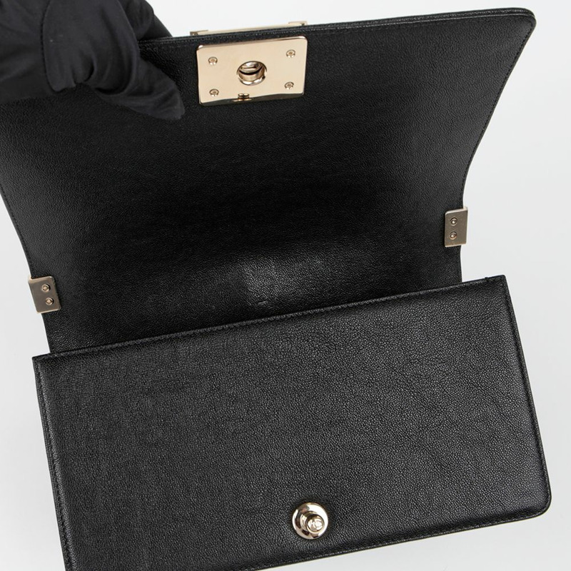 CHANEL Caviar Skin Boy 中型單肩斜背包 A67086-7