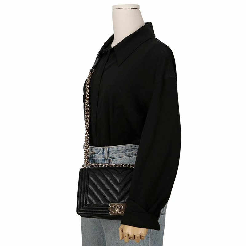 CHANEL Caviar Skin Boy 中型單肩斜背包 A67086-9
