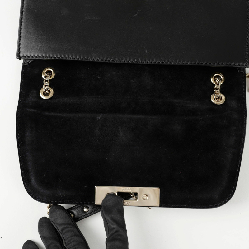 VALENTINO Rockstud Demi-Lune 鏈條肩斜背包-11