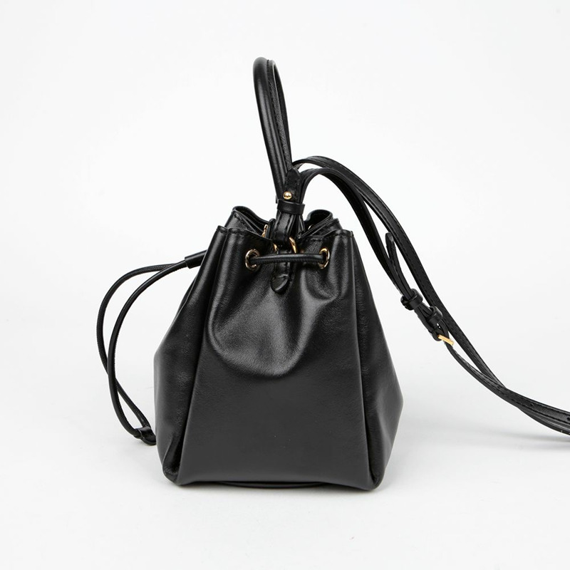 BURBERRY Monogram Motif TB 水桶托特肩背包 8028541-4