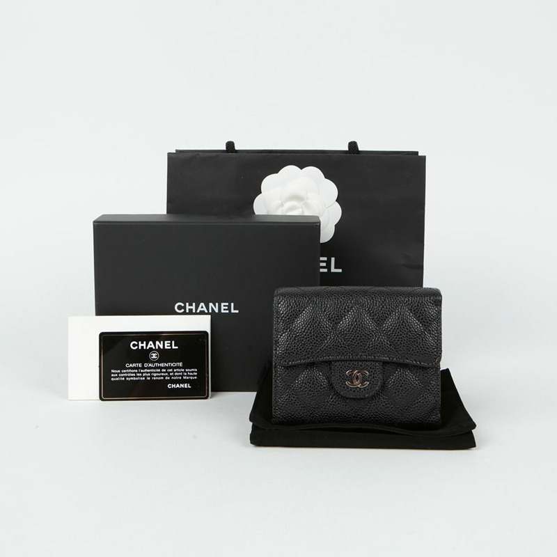 CHANEL Caviar Skin 經典雙折皮夾 AP0231-0