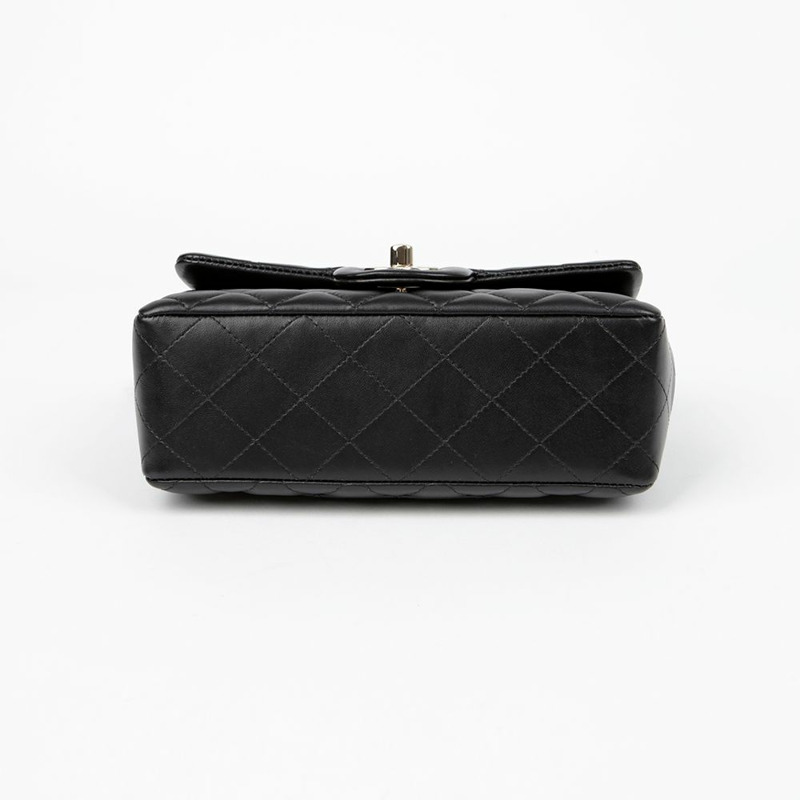 CHANEL 經典新款迷你肩斜背包 A69900-5