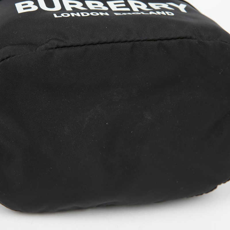 BURBERRY 抽繩 Foibe 水桶包 8032188-7
