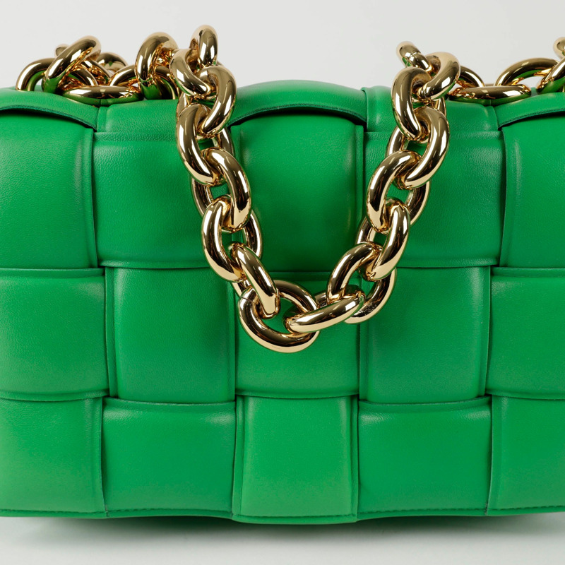 BOTTEGA VENETA 鏈條卡式肩斜背包 631421-1