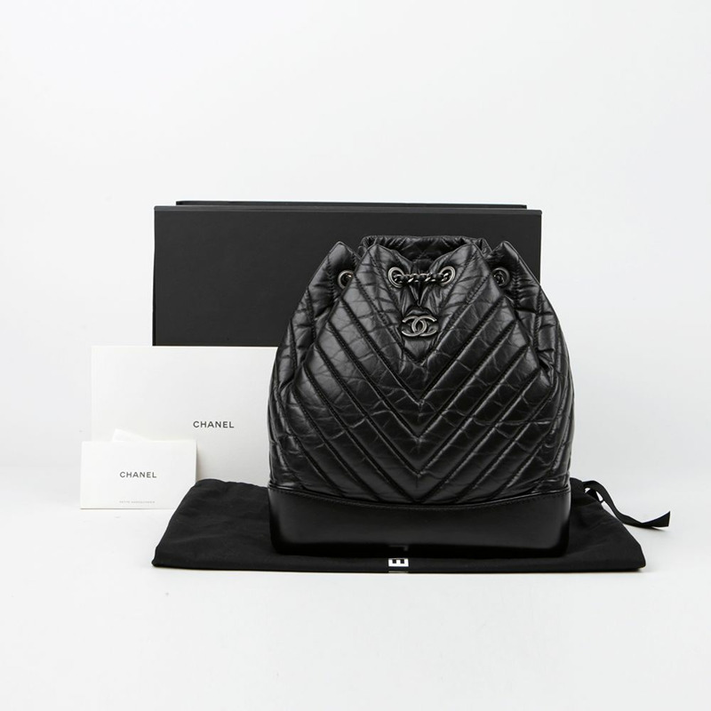 CHANEL Gabrielle Chevron 中型背包 A94502-0