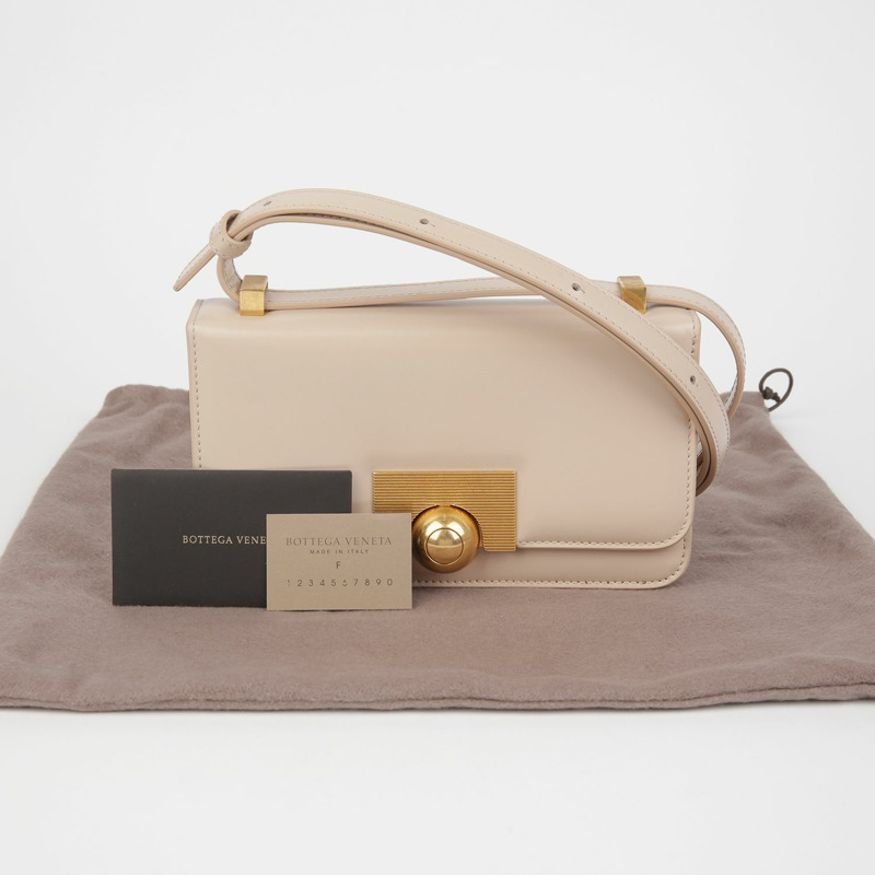 BOTTEGA VENETA 經典迷你肩斜背包 587222-0