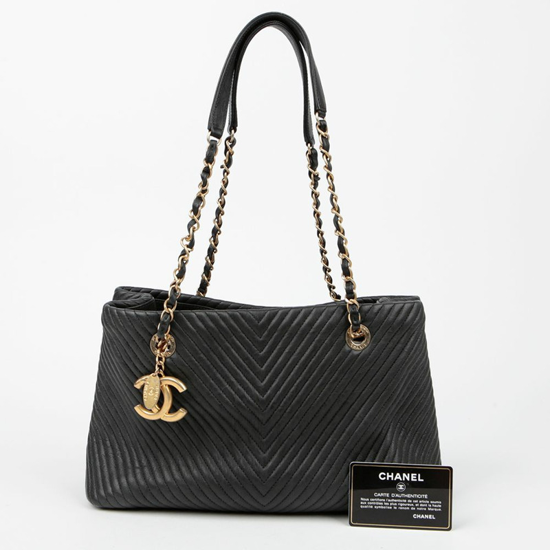 CHANEL 徽章鏈條單肩包-0