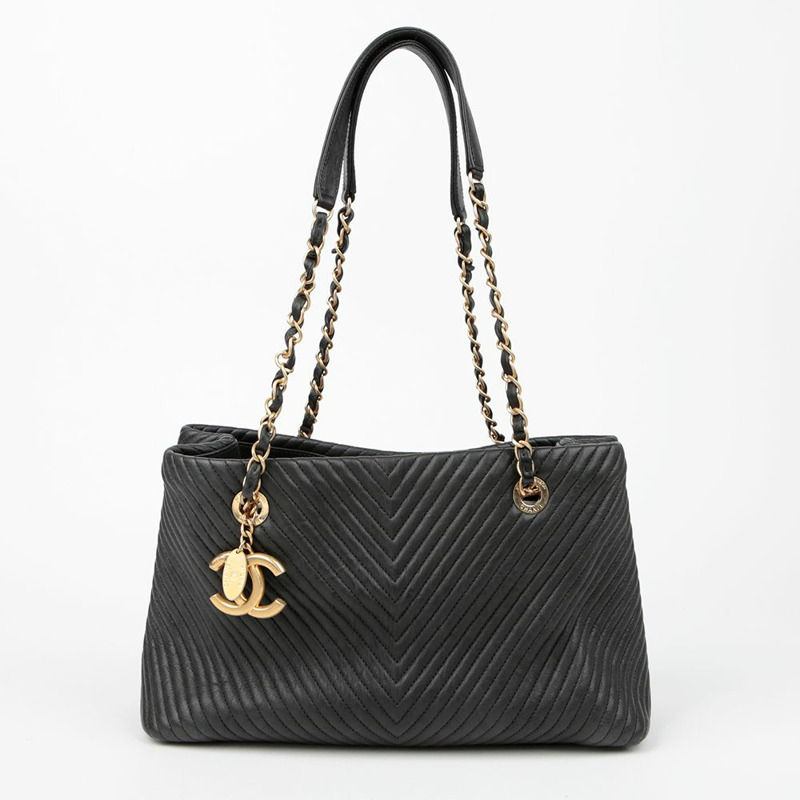 CHANEL 徽章鏈條單肩包-1