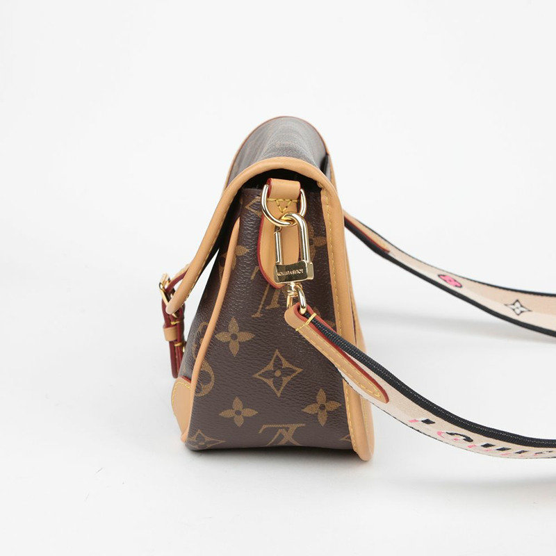 LOUIS VUITTON M45985 Diane 單肩斜背包-4