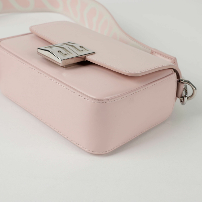GIVENCHY BB50M3B19P 4G 直式單肩斜背包-10