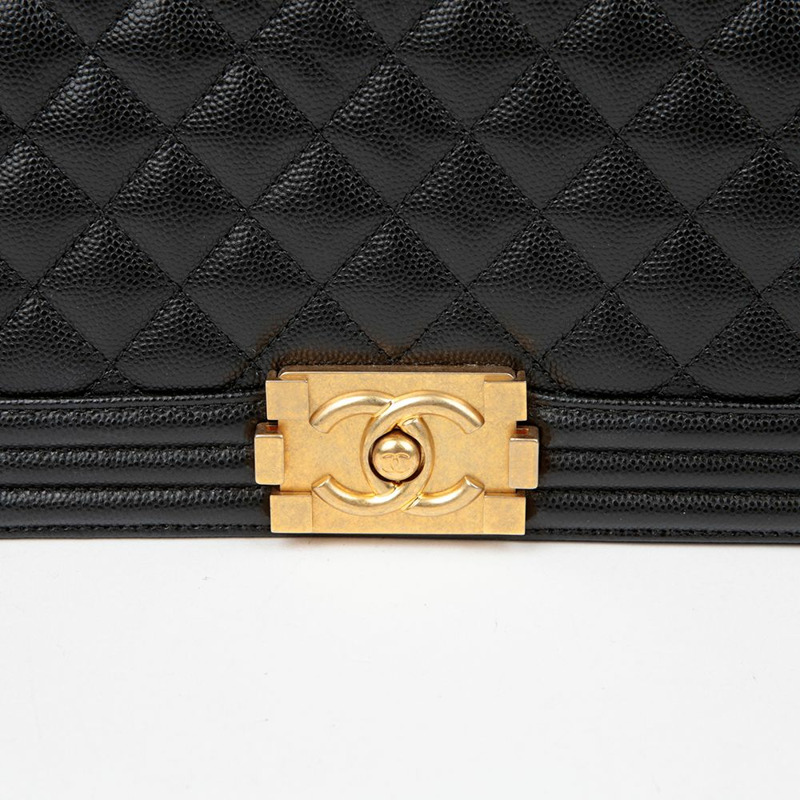 CHANEL Caviar Skin Boy 中型單肩包 A67086-2