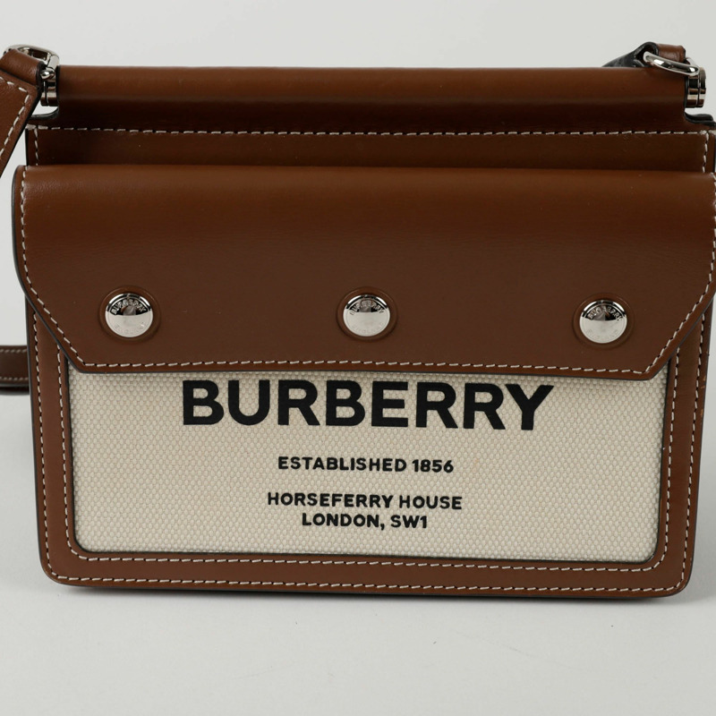 BURBERRY Hospery Title 口袋肩斜背包 8014611-1