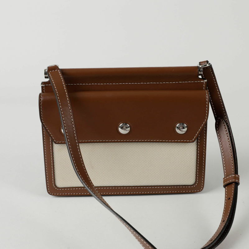 BURBERRY Hospery Title 口袋肩斜背包 8014611-3