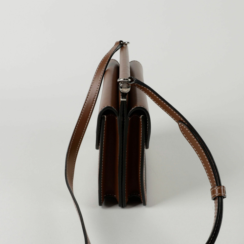 BURBERRY Hospery Title 口袋肩斜背包 8014611-4
