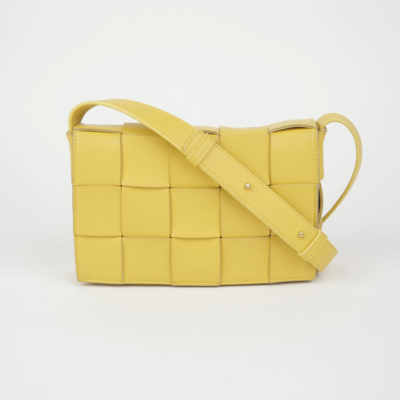 BOTTEGA VENETA 經典卡式斜背包 578004-0