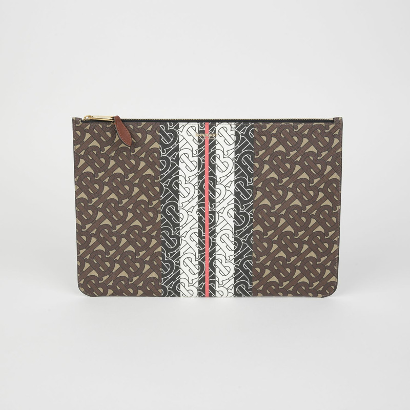 BURBERRY 8025173 TB 字母手拿包-1