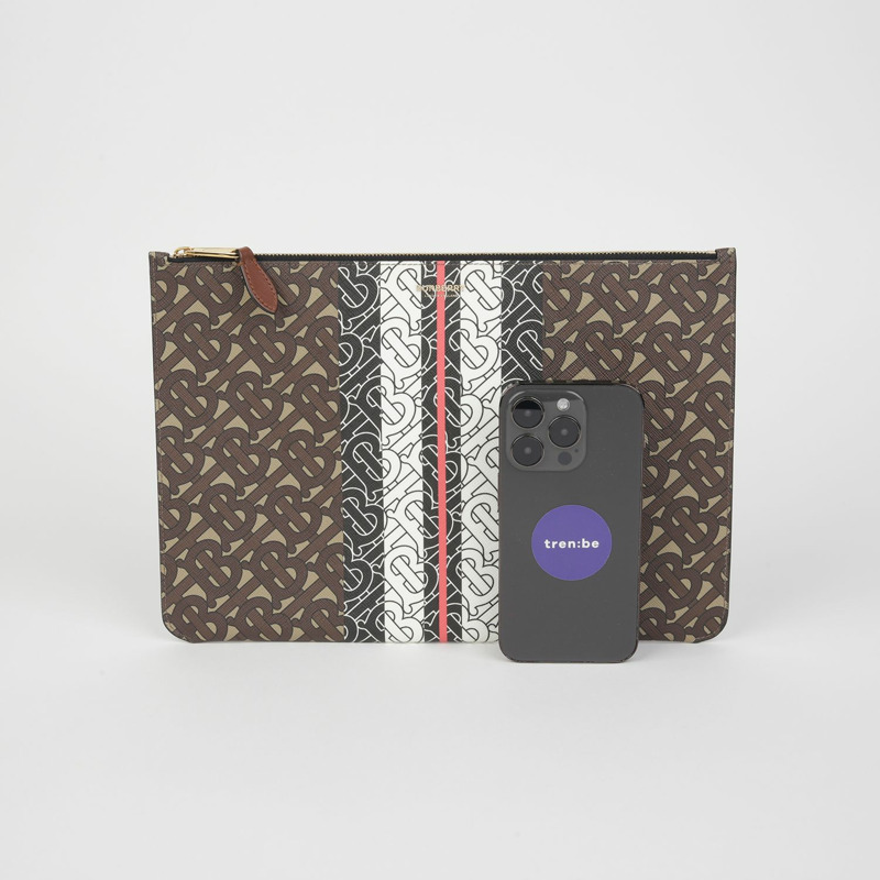 BURBERRY 8025173 TB 字母手拿包-7