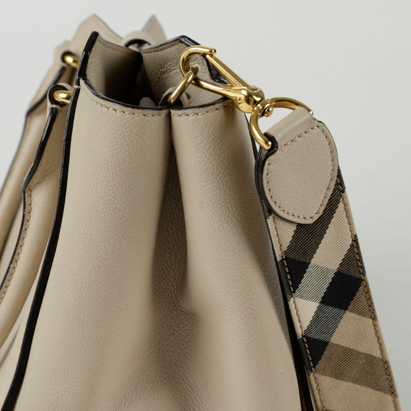 BURBERRY 中型扣環托特單肩包 4029030-4