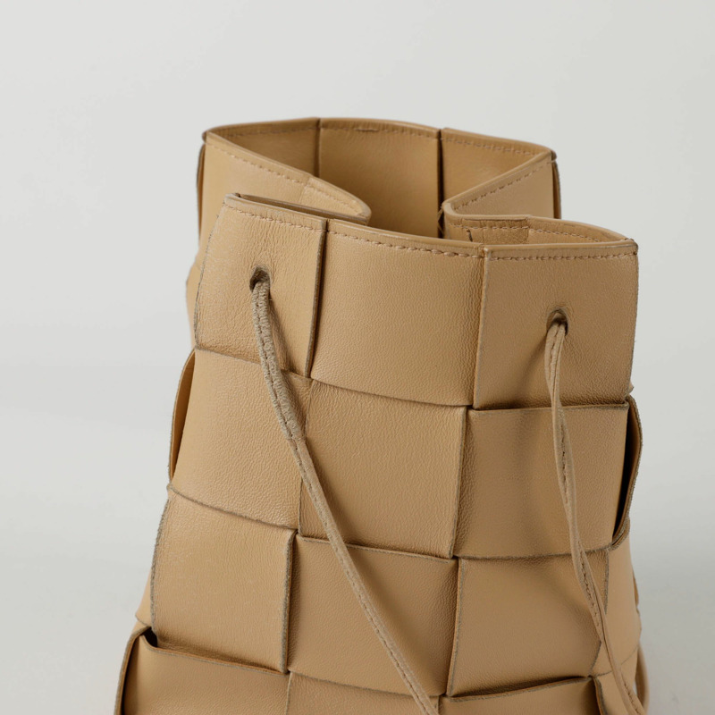 BOTTEGA VENETA Cassette Bucket 小號斜背包 680218-1