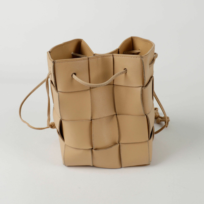 BOTTEGA VENETA Cassette Bucket 小號斜背包 680218-2
