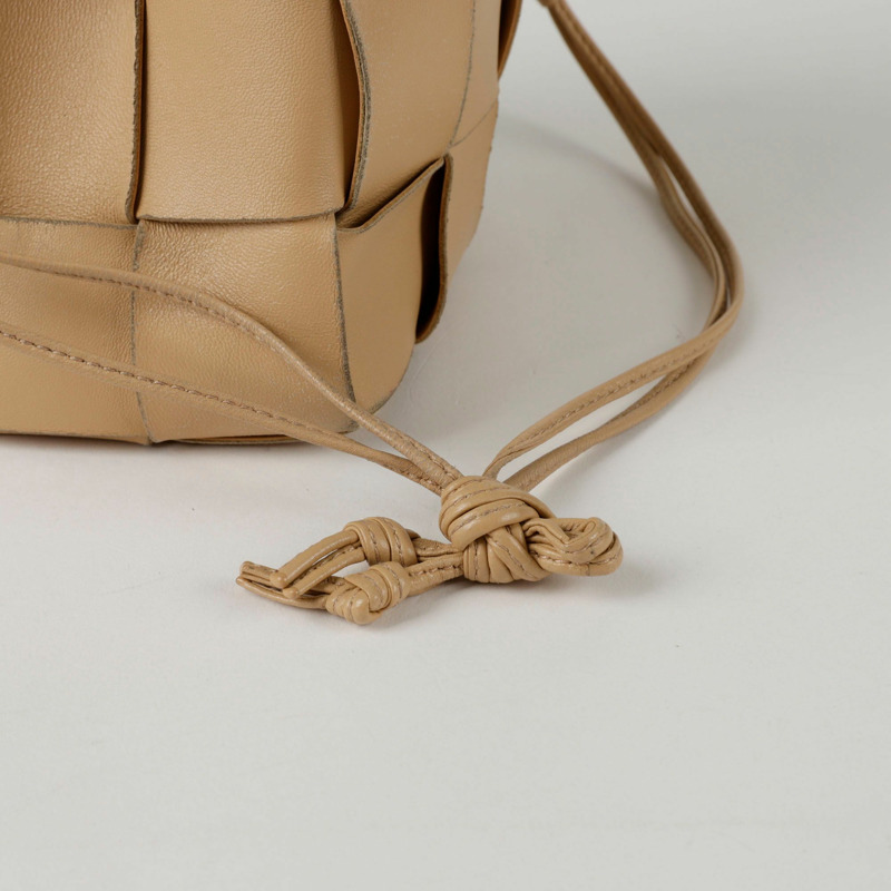 BOTTEGA VENETA Cassette Bucket 小號斜背包 680218-5