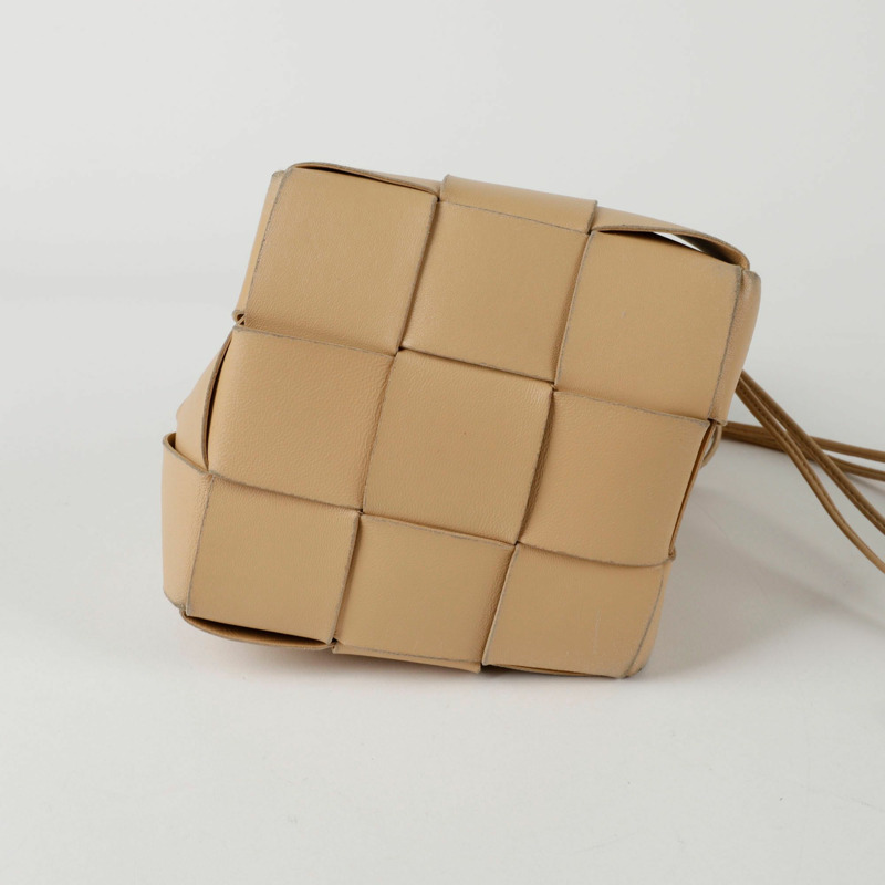 BOTTEGA VENETA Cassette Bucket 小號斜背包 680218-6