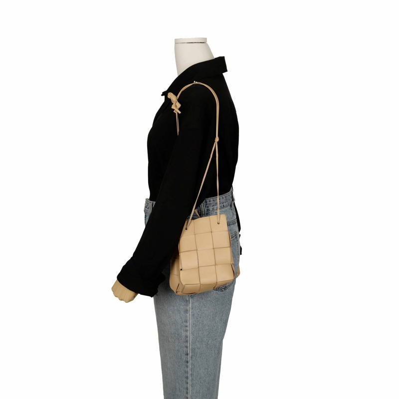 BOTTEGA VENETA Cassette Bucket 小號斜背包 680218-9