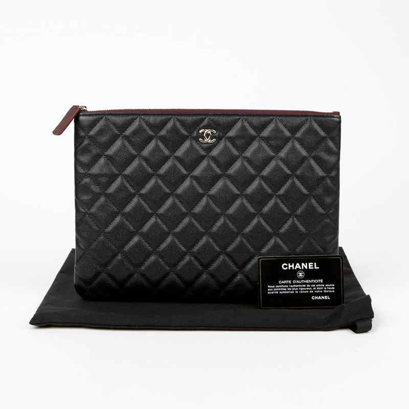 CHANEL Caviar Skin 經典新款中型手拿包 A82545-0