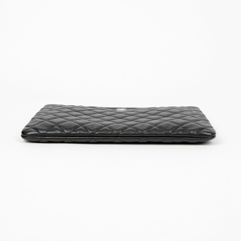 CHANEL Caviar Skin 經典新款中型手拿包 A82545-5
