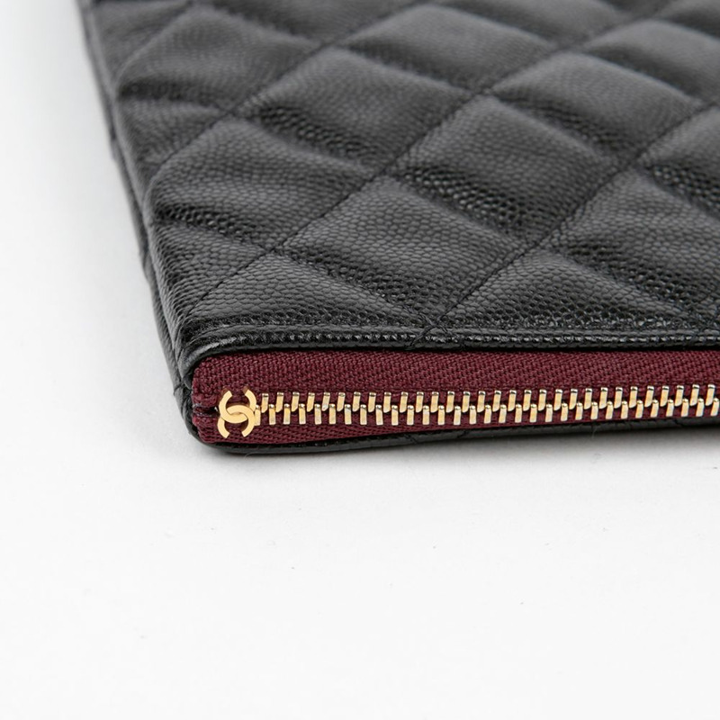 CHANEL Caviar Skin 經典新款中型手拿包 A82545-7