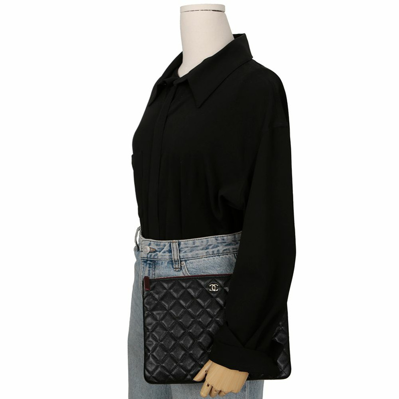 CHANEL Caviar Skin 經典新款中型手拿包 A82545-10
