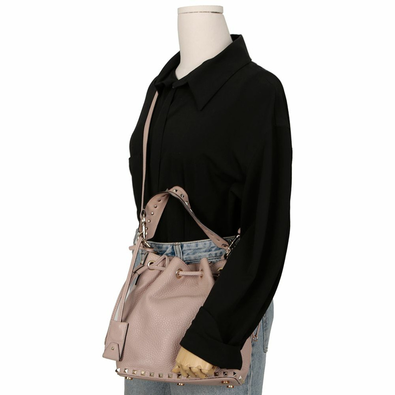 VALENTINO Rockstud 水桶托特單肩包-12