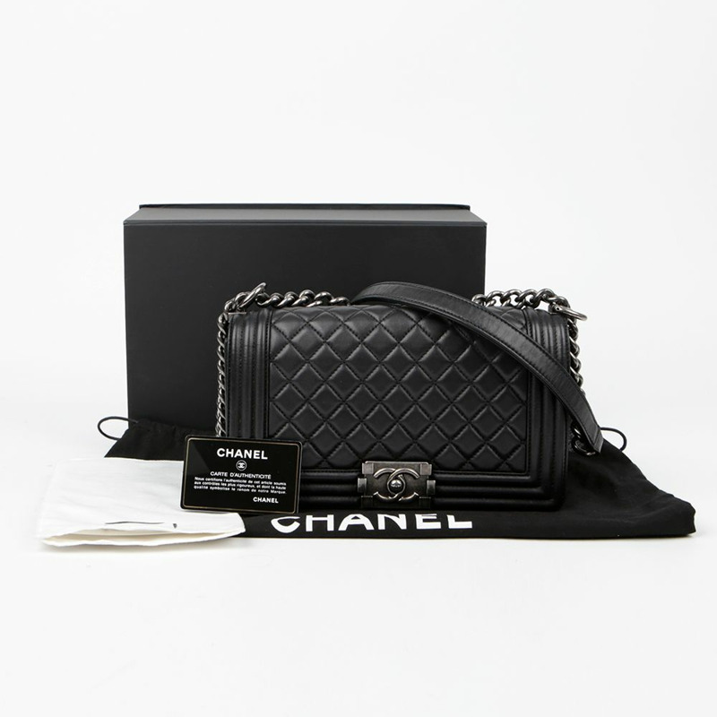 CHANEL Boy 中號單肩包 A67086-0