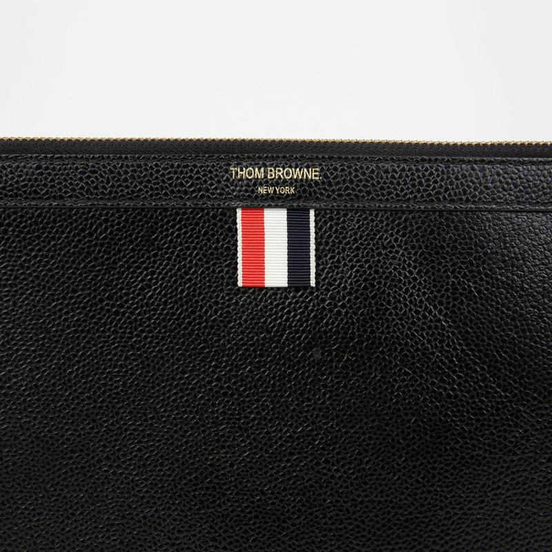 THOM BROWNE MAC020L 三條紋拉環大手包-1