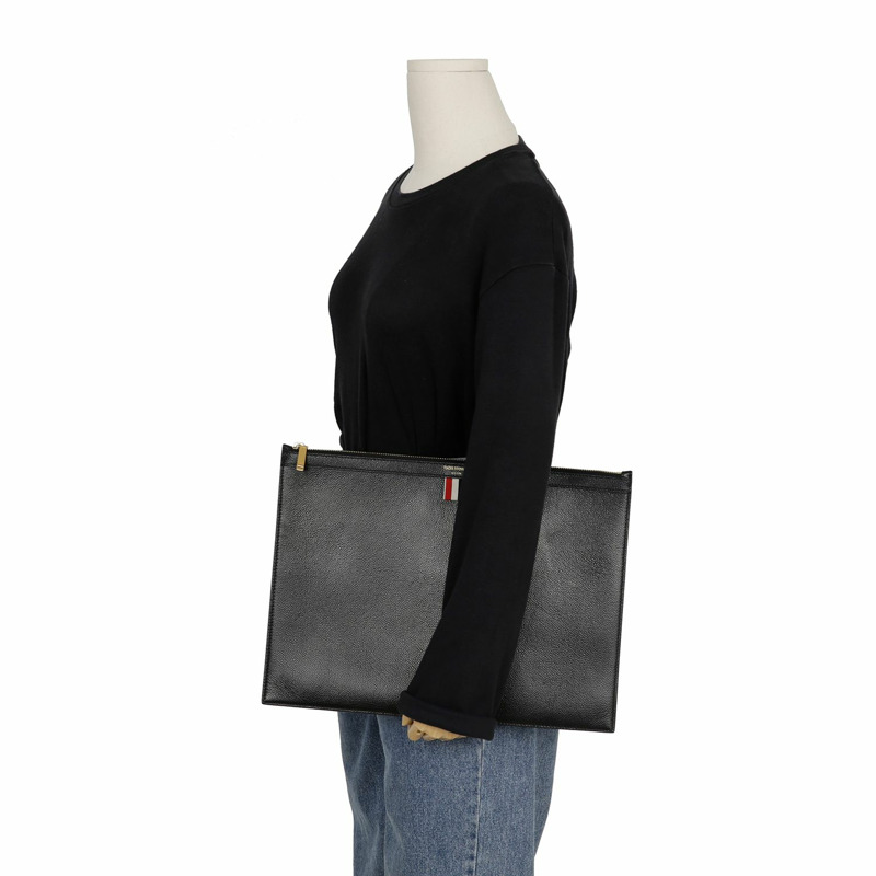 THOM BROWNE MAC020L 三條紋拉環大手包-8