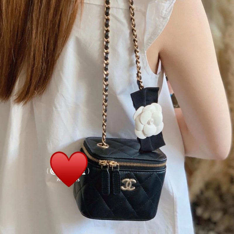 CHANEL 黑金蝴蝶結山茶花化妝盒子鏈條包10*9*7 98新配件塵袋-1
