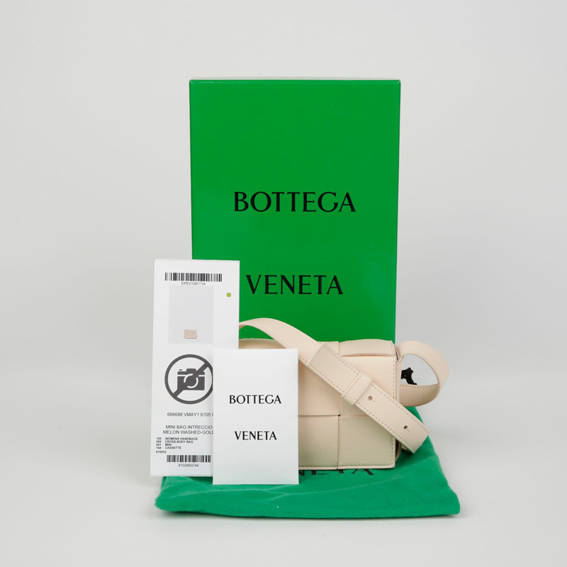 BOTTEGA VENETA Candy Cassette 迷你肩斜背包 666688-0