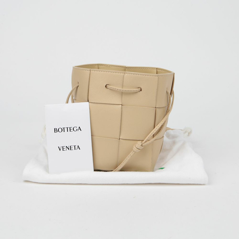 BOTTEGA VENETA 680217 Cassette 迷你水桶肩斜背包-0