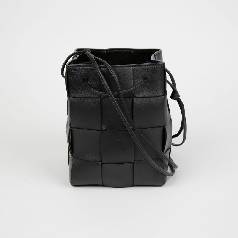 BOTTEGA VENETA 680218 Cassette Bucket 小號肩斜背包-1