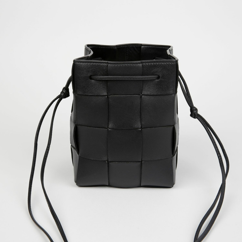BOTTEGA VENETA 680218 Cassette Bucket 小號肩斜背包-2