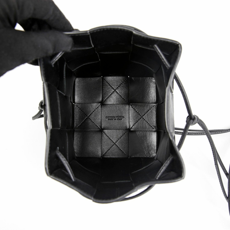 BOTTEGA VENETA 680218 Cassette Bucket 小號肩斜背包-6