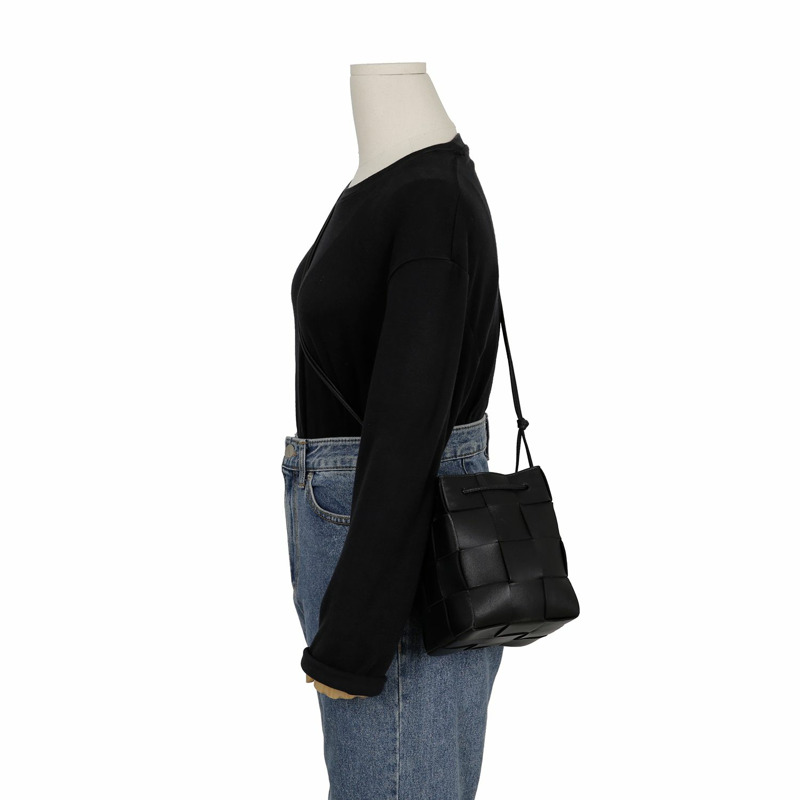 BOTTEGA VENETA 680218 Cassette Bucket 小號肩斜背包-7