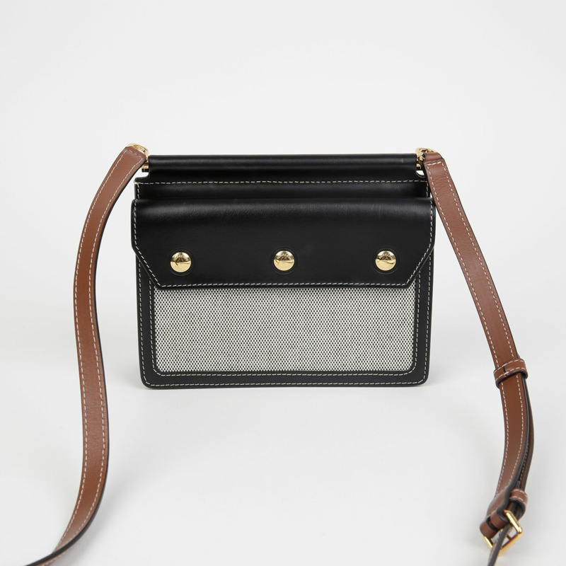 BURBERRY Pocket Horseberry Title 迷你斜背包 8042852-2