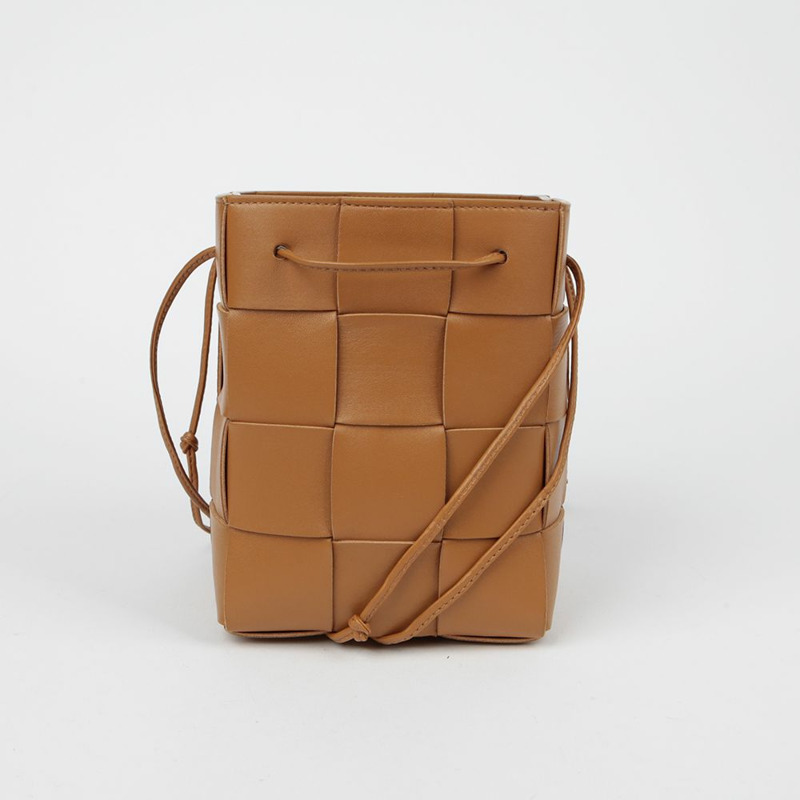BOTTEGA VENETA 680218 Cassette Bucket 小號肩斜背包-1