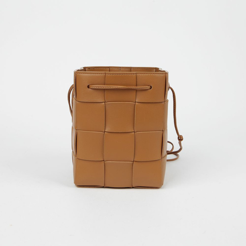 BOTTEGA VENETA 680218 Cassette Bucket 小號肩斜背包-2