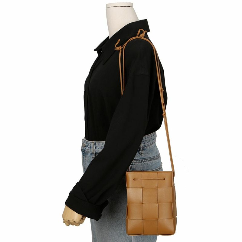 BOTTEGA VENETA 680218 Cassette Bucket 小號肩斜背包-7